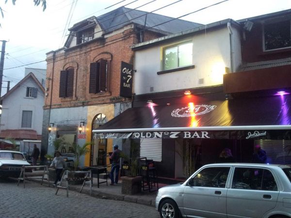 Old-7-Bar à tananarive